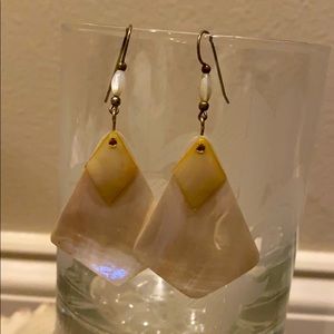 Vintage 1980s shell dangle earrings